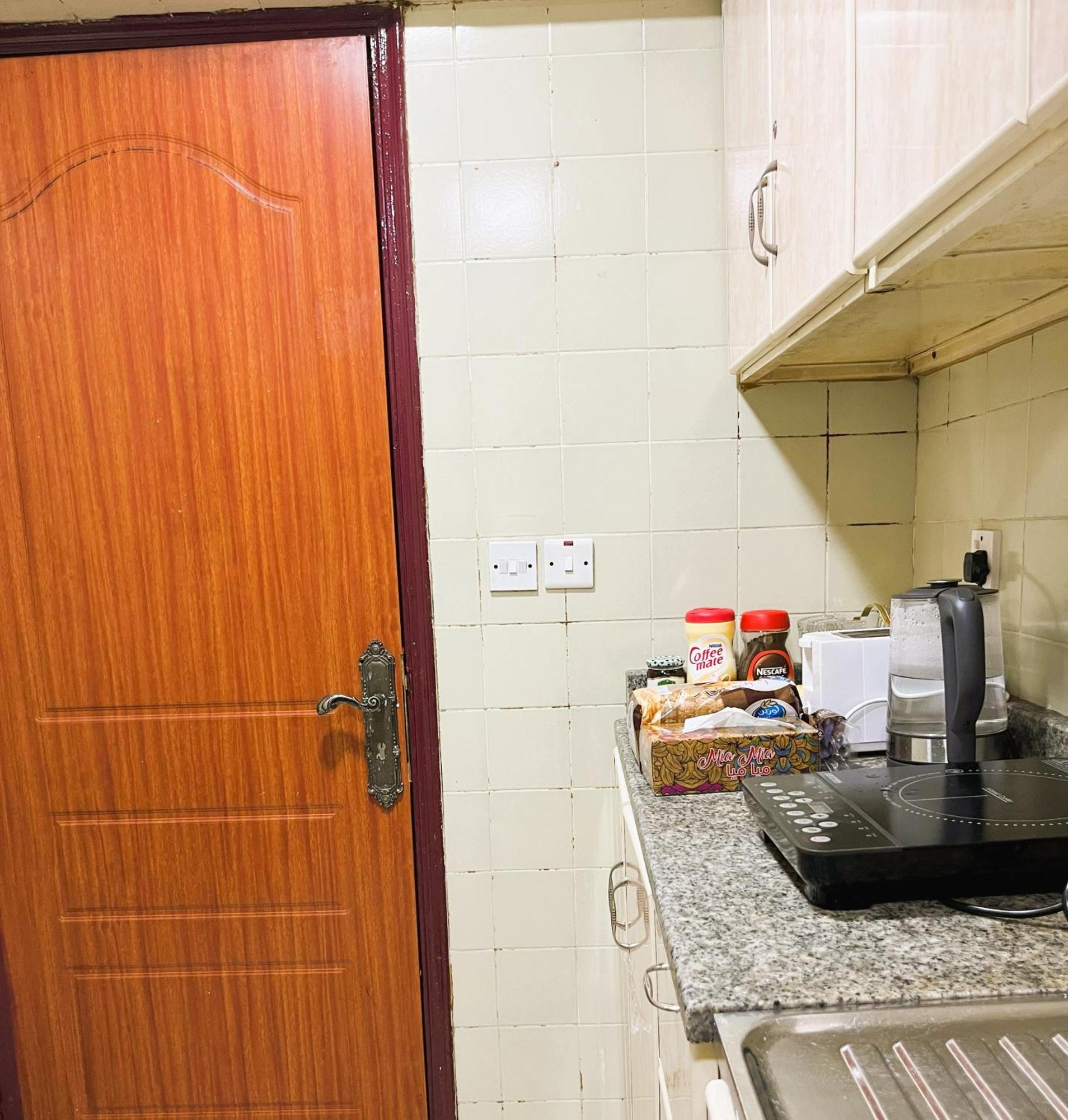 Yoko Luxury Hostel Dubai Exterior foto